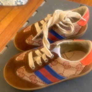 Gucci size 6c to small for my daughter and the sole of the shoes are missing